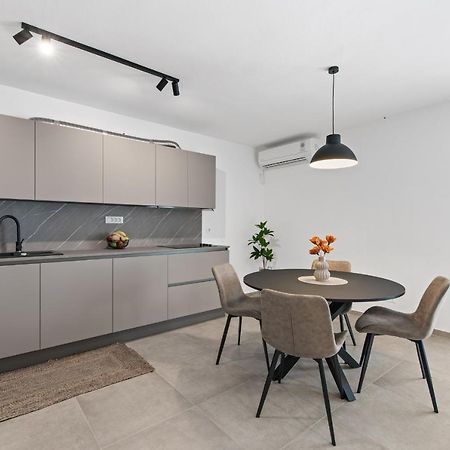 Poli Nona - Renovated In 2023 Apartment โปเรช ภายนอก รูปภาพ
