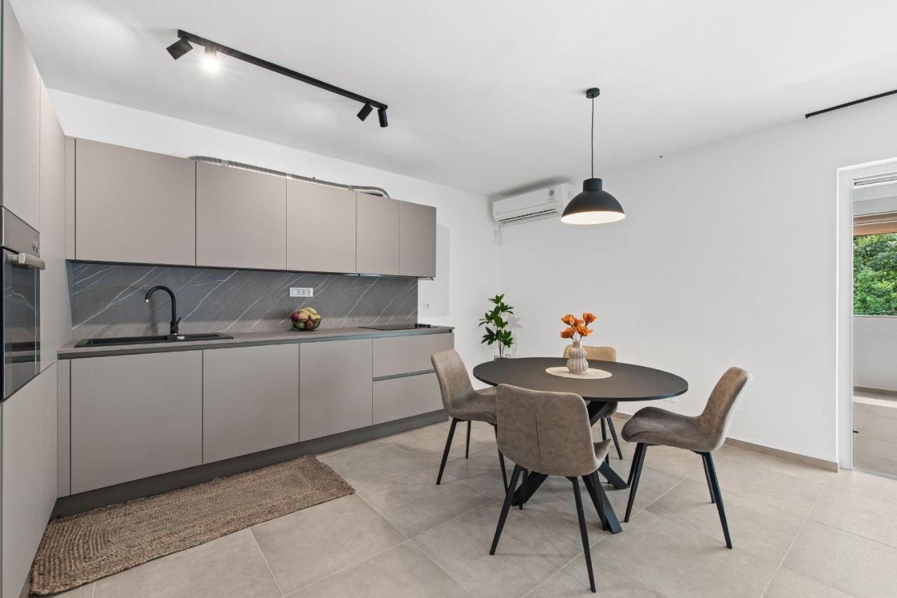 Poli Nona - Renovated In 2023 Apartment โปเรช ภายนอก รูปภาพ