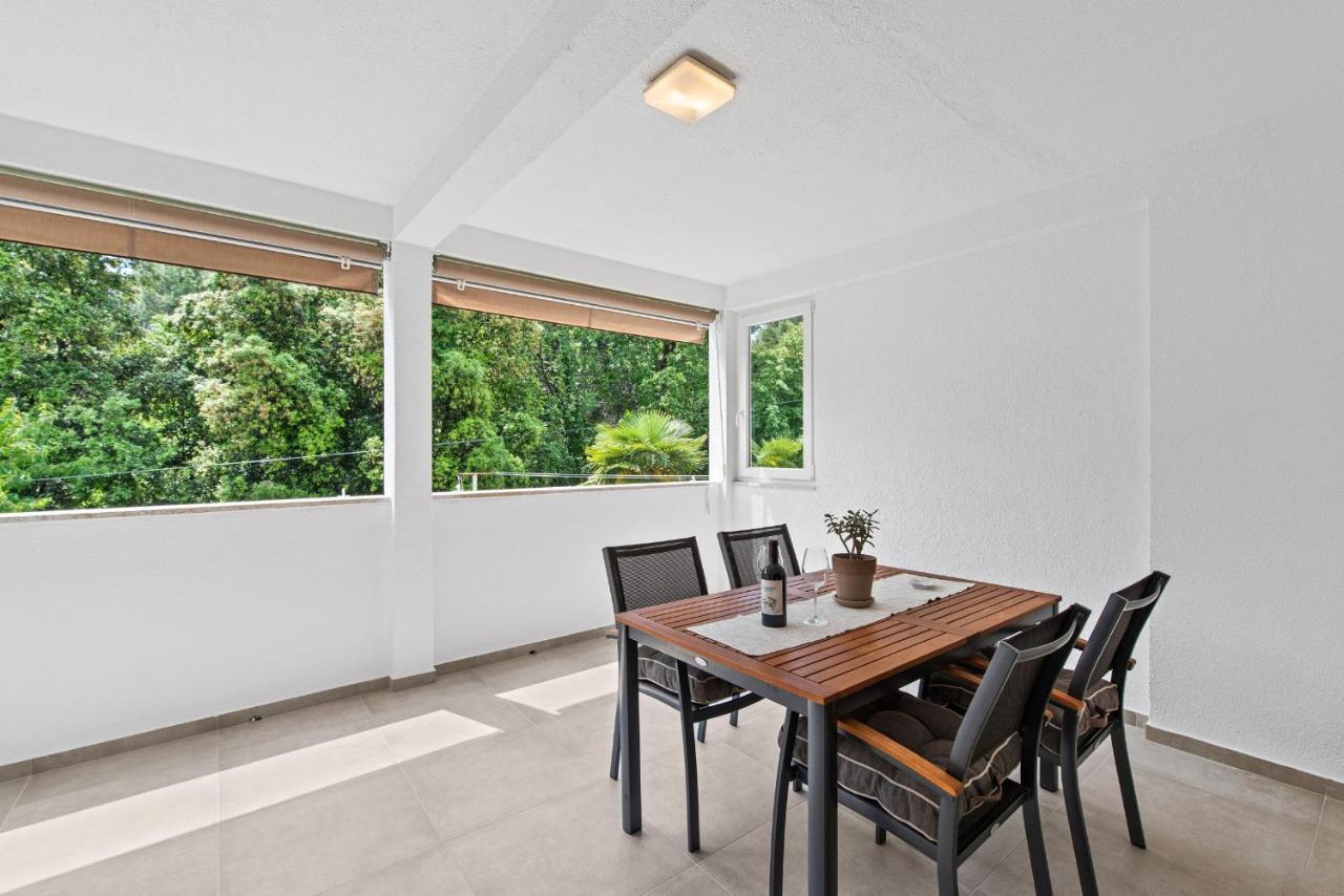 Poli Nona - Renovated In 2023 Apartment โปเรช ภายนอก รูปภาพ