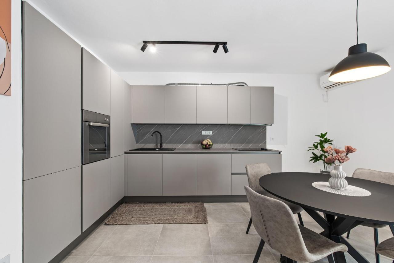 Poli Nona - Renovated In 2023 Apartment โปเรช ภายนอก รูปภาพ
