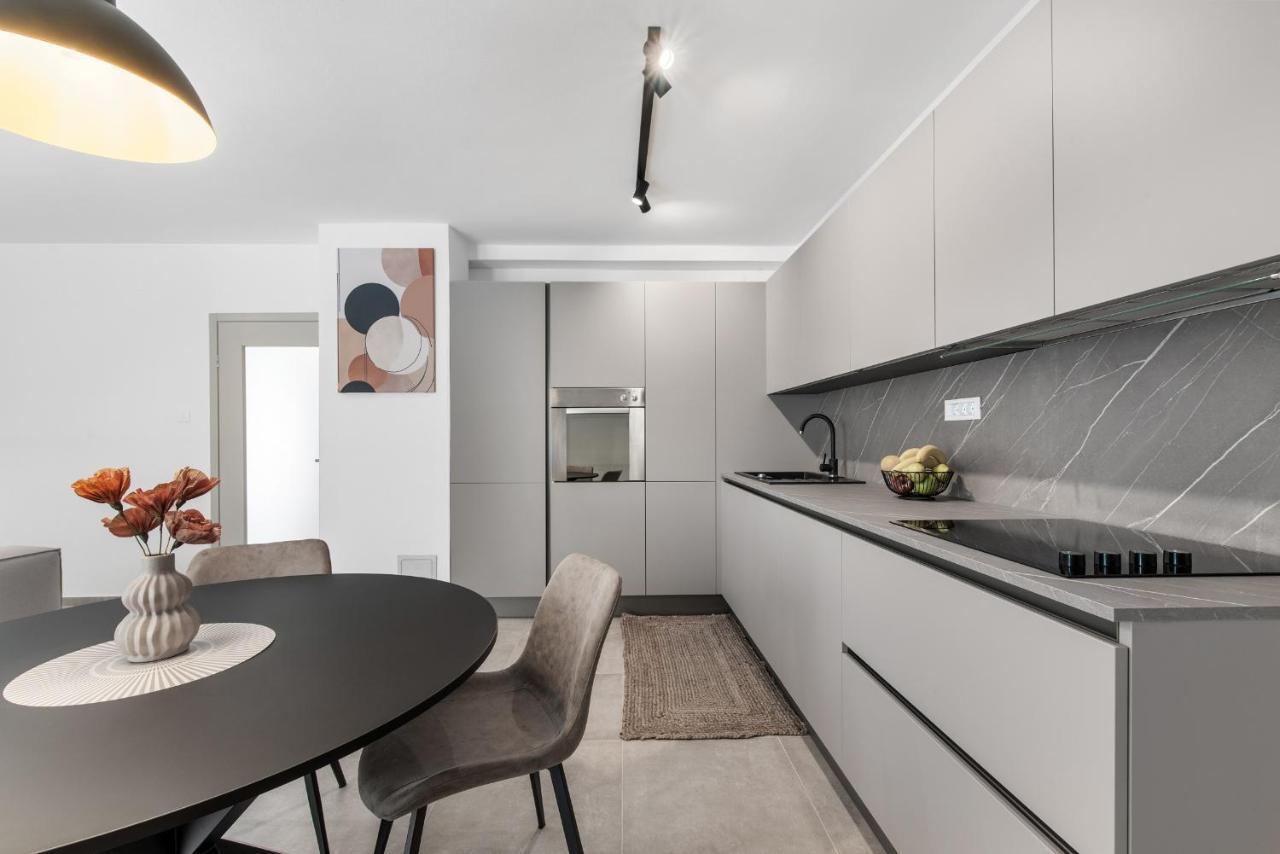 Poli Nona - Renovated In 2023 Apartment โปเรช ภายนอก รูปภาพ