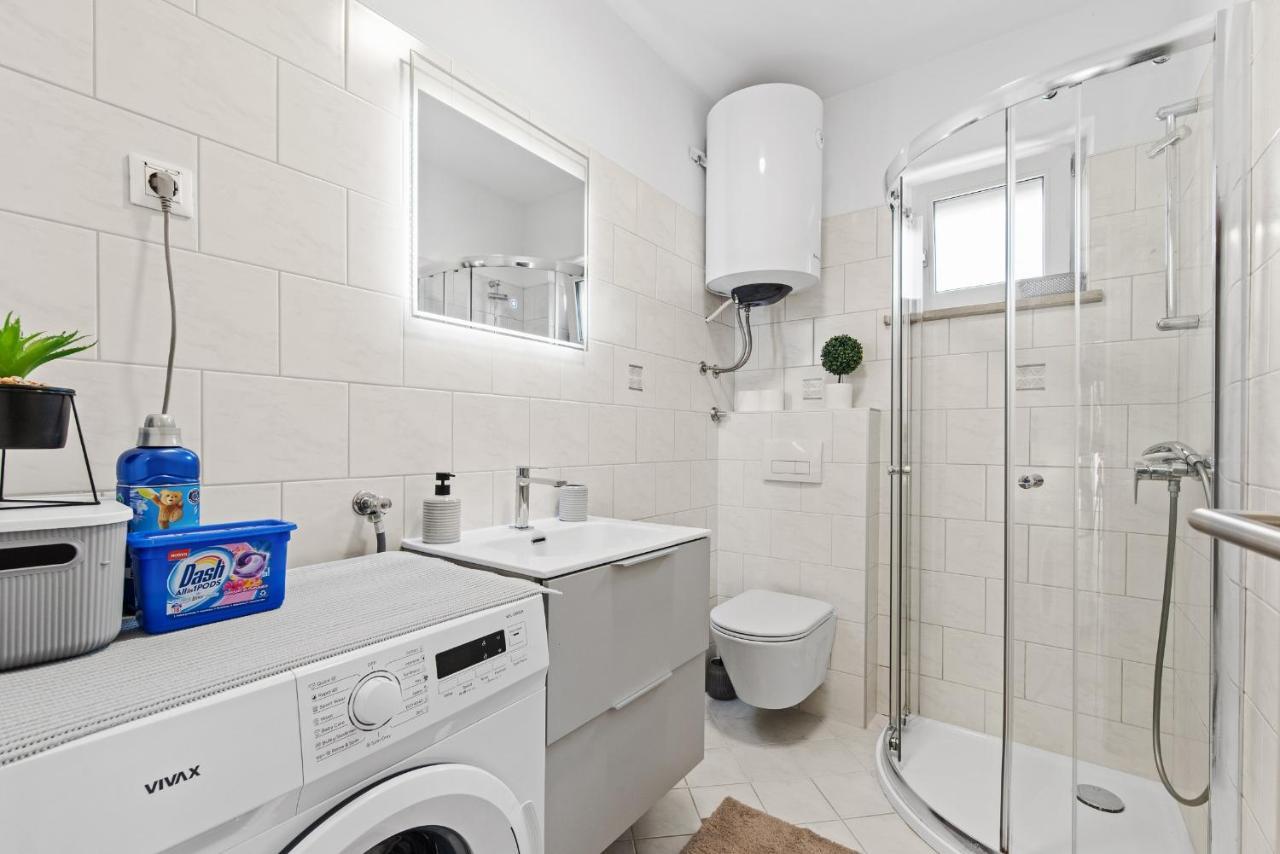 Poli Nona - Renovated In 2023 Apartment โปเรช ภายนอก รูปภาพ